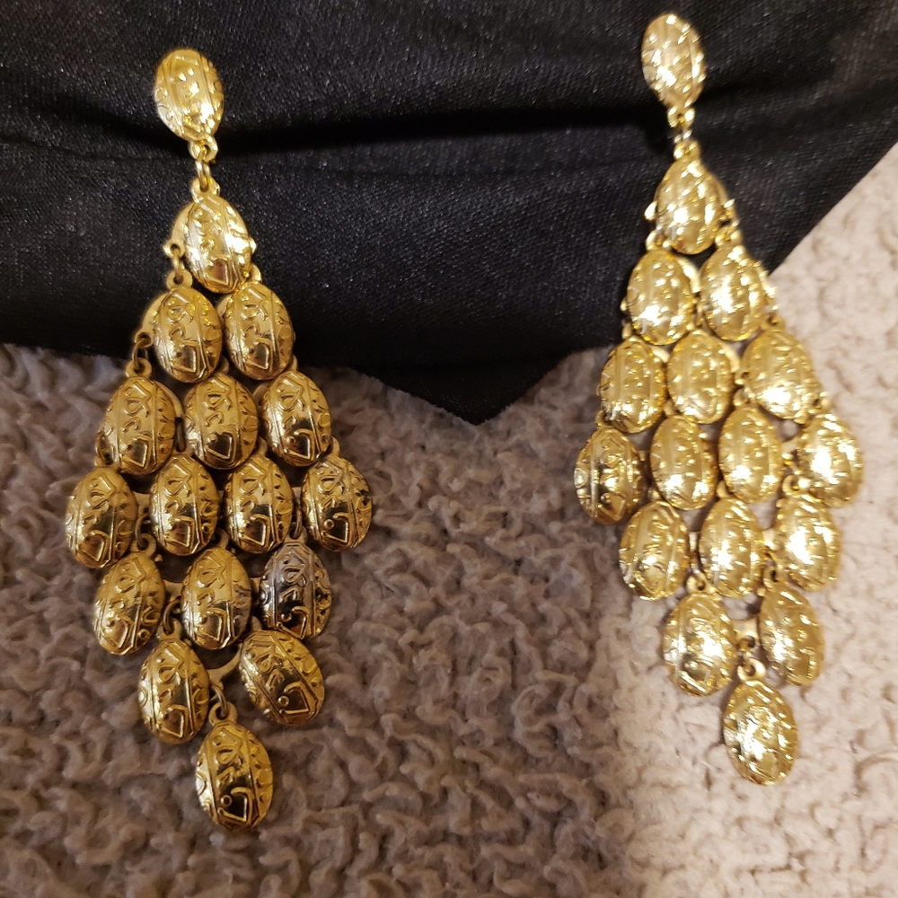 Gold Color Earrings - Picture 2 of 3